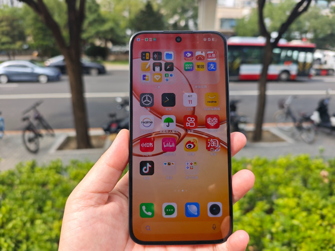真我15T评测:轻薄、耐用、超长续航的越级小直屏