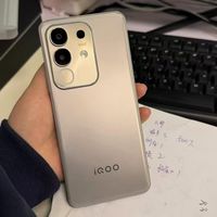 百元机卷王诞生！iQOO携天玑7300售价806元，彻底改写性价比规则