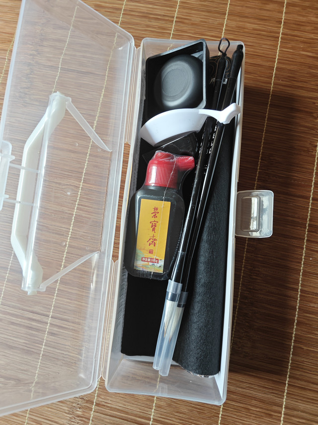 5元多买了一套孩子上课用的毛笔套装