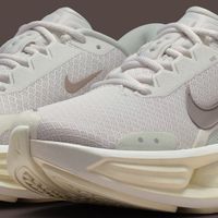 Nike 入局厚底跑鞋赛道，全新 Comfort Ride EasyOn 跑鞋曝光，中底很神秘……