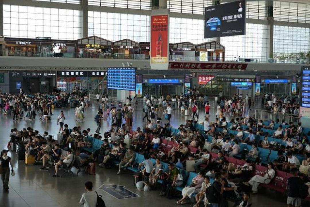 国庆中秋双节抢票难:30秒售罄与铁路增开突围战
