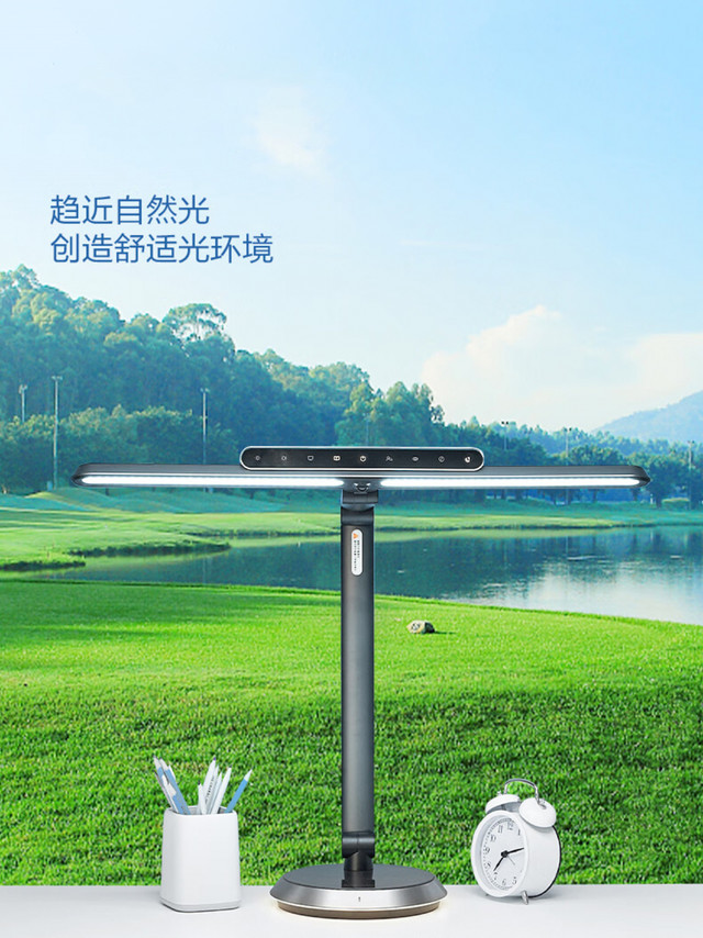#松下优品#奋斗时光，温馨相伴✨#世界读书日#松下致准3G护眼台灯，科学护眼新选择📚矩形灯头设计，大面积照亮，远超国家标准4.2倍，光线不直射，桌面明亮无死角；全光谱自然光照，绘画、阅读，所见皆本真；