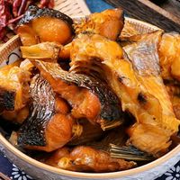 渔欣仙腊草鱼块:湖南农家的烟熏风味