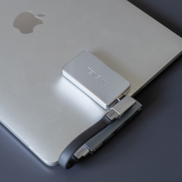 超低成本实现Macbook“扩容”-把腾隐P2000变身电子“尿袋”