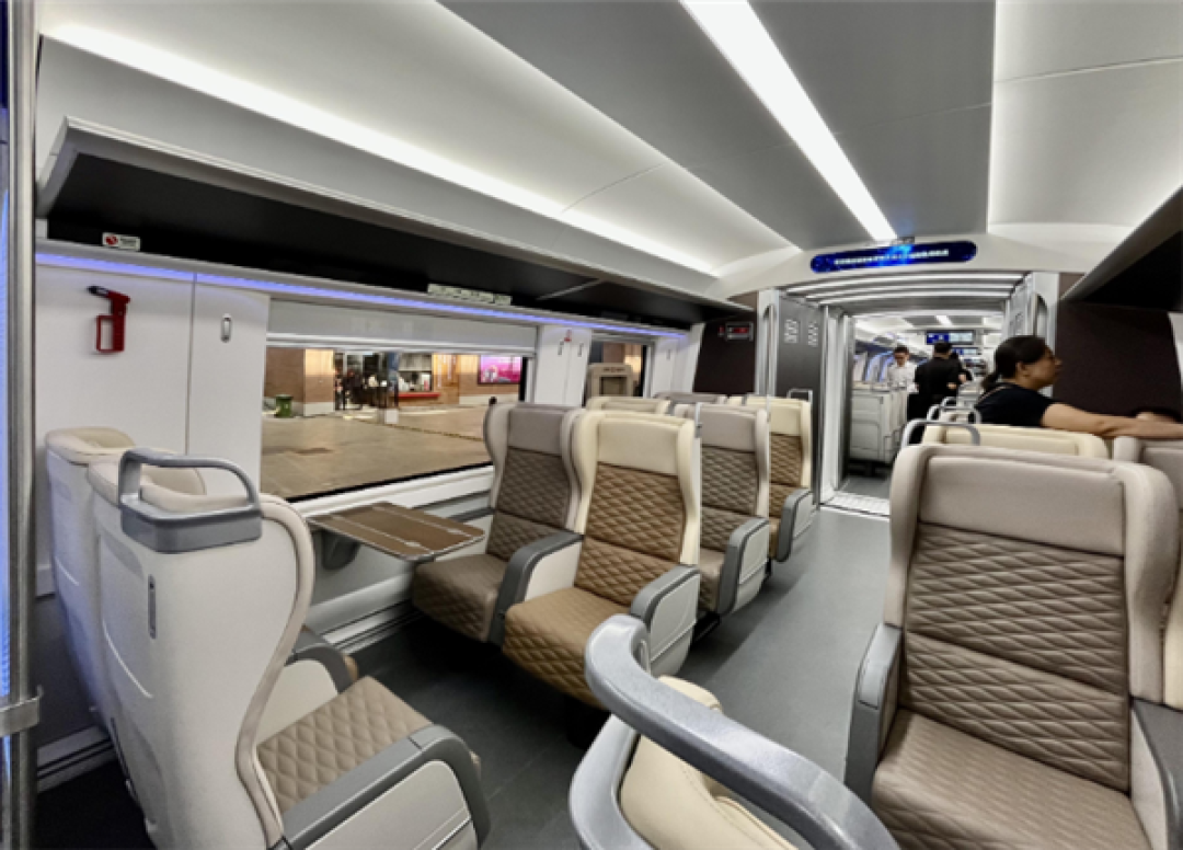 时速200公里全自动驾驶!我国首列中国标准智能市域列车亮相
