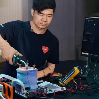 全球首破 7.3GHz：锐龙 9800X3D 超频神话诞生