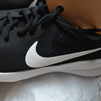 Nike舒适缓震跑鞋：经典百搭