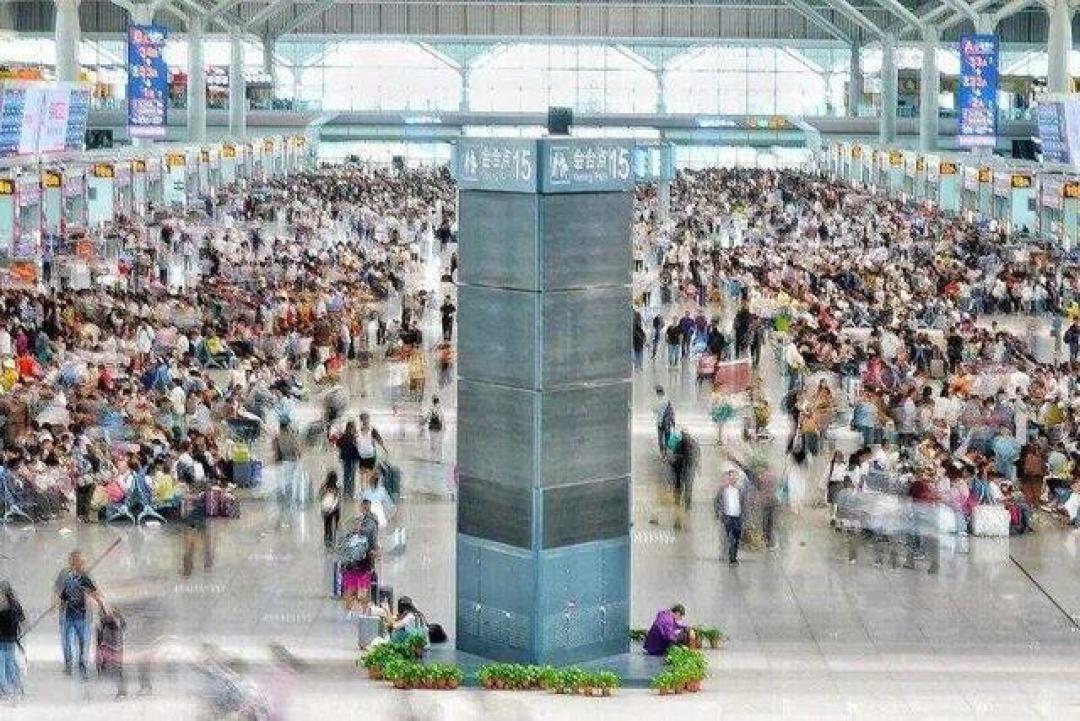 中秋国庆多地火车票开售秒空 北京往郑州武汉等热门方向夜间高铁加开疏解