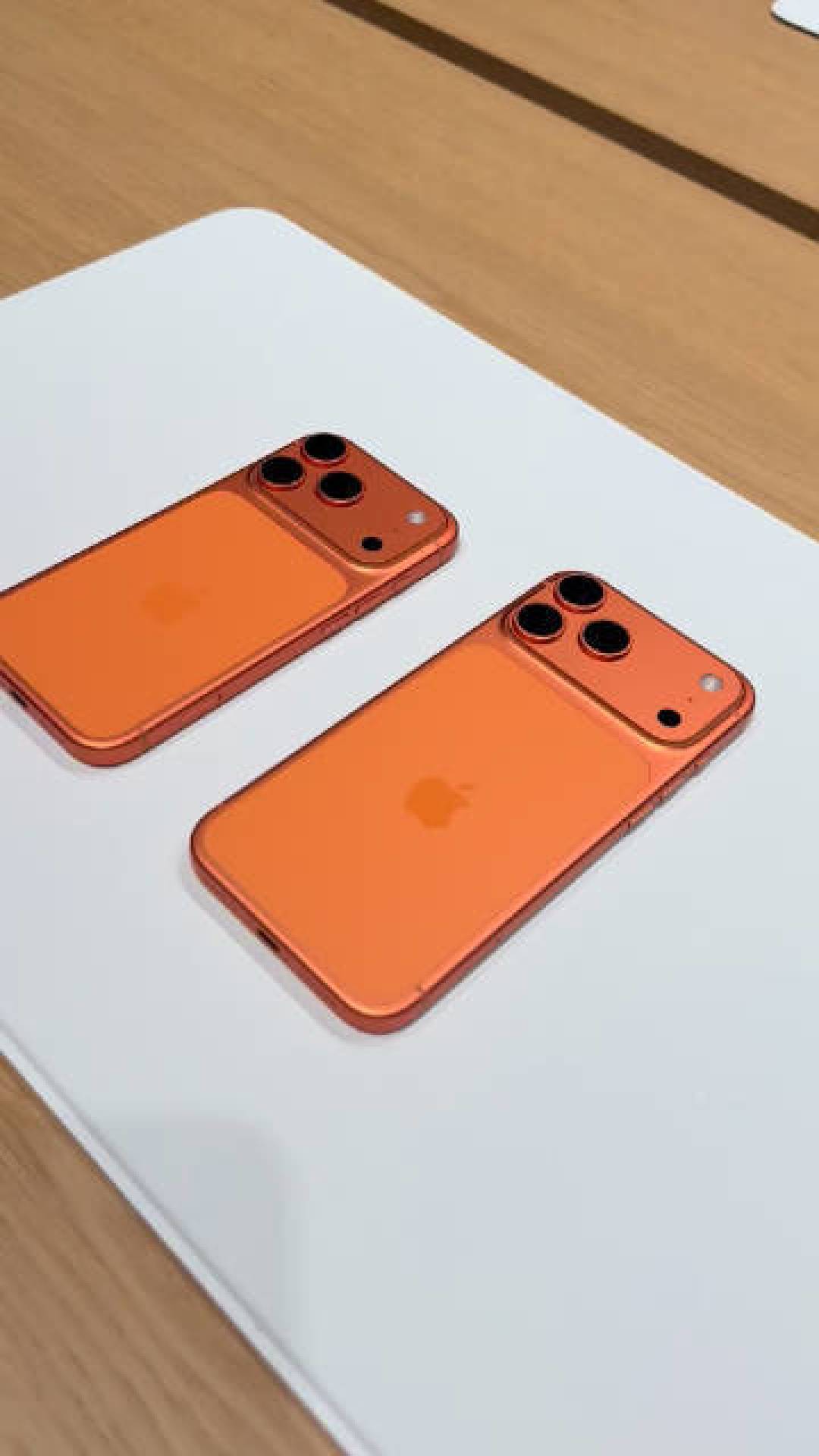 暖金新机开箱：iPhone旗舰影像升级与果粉精准选机哲学