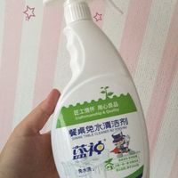 客厅沙发灰尘多？吸尘器配软毛刷轻松搞定