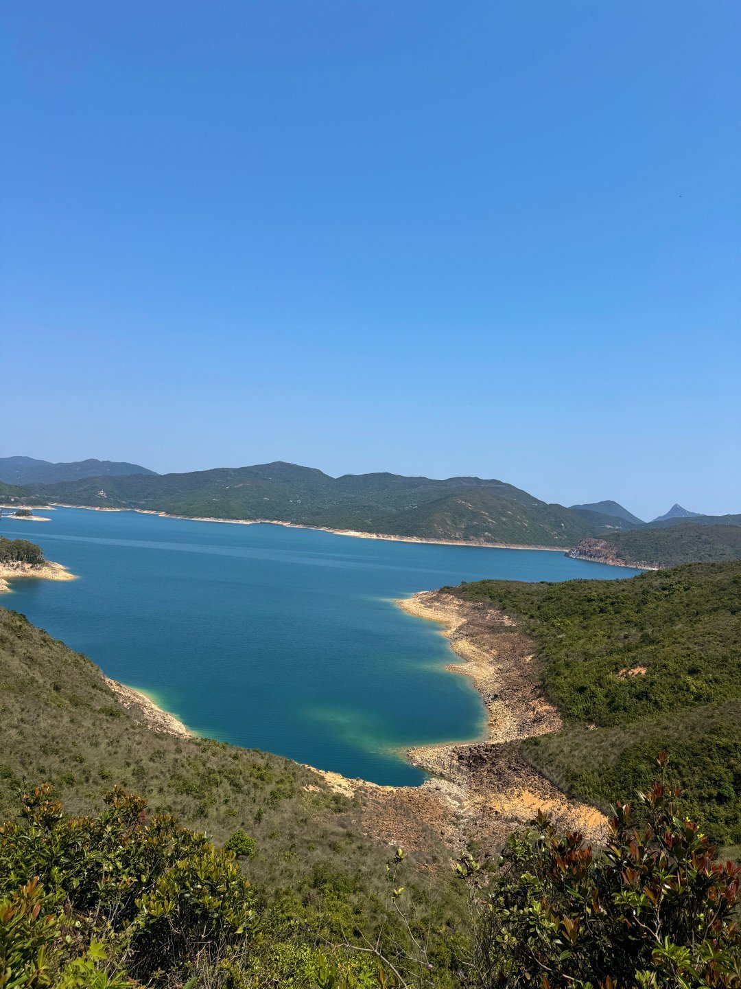 香港麦理浩径二段徒步攻略:打卡全球最佳山海线,火山岩奇观与玻璃海惊艳新手必达