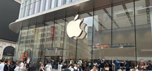 iPhone 17首销现Pro Max抢购潮：技术升级撬动万元市场，区域溢价分化折射消费层级