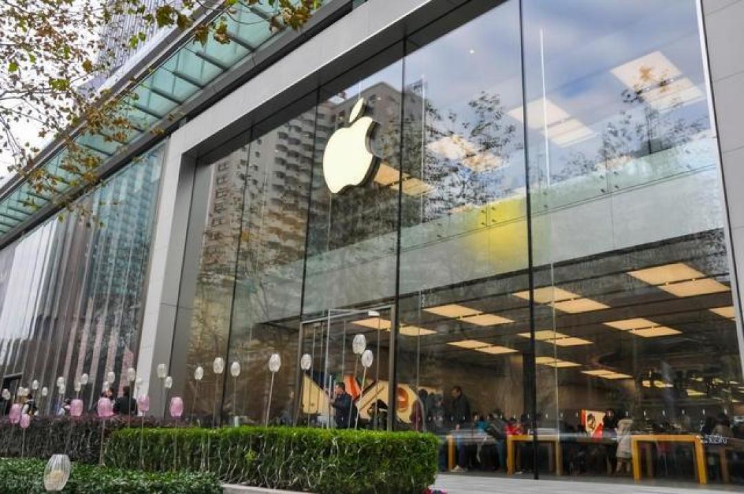 iPhone 17首销现冰火奇观:Pro机型遭黄牛抛售 标准版逆袭夺半壁市场