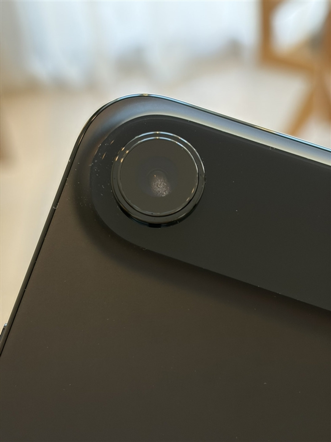 iPhone Air到手仅一天就翻车：镜头内出现水雾