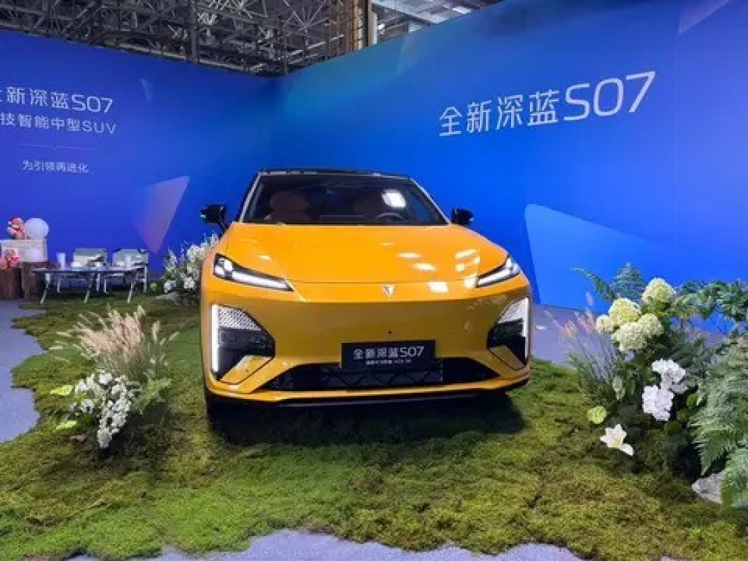 深蓝S07焕新上市，15.69万起售，标配高阶智驾与零重力座椅