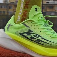 荧光绿飞影PB4.0速度与舒适的平衡