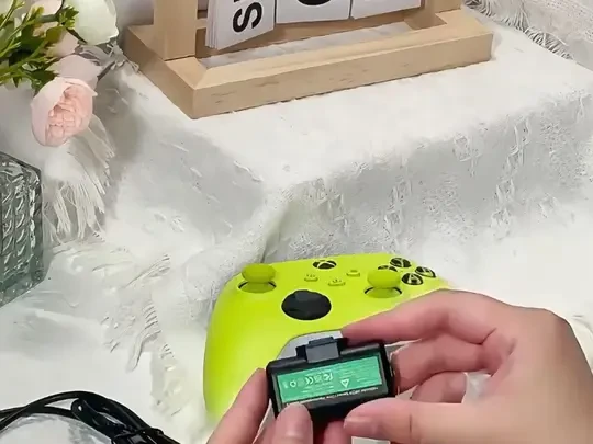 AOLION澳加狮手柄充电底座，磁吸设计适配Xbox超实用！
#AOLION配件 #手柄充电好物 #磁吸充电设计 #AOLION产品 #Xbox手柄配件