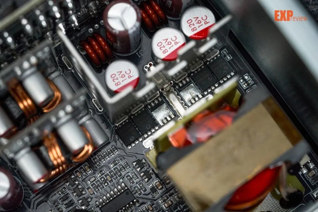 九州风神PR750G电源评测:金牌高效能,侧置设计解锁小机箱装机新体验