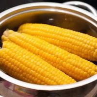 玉米蒸好还是煮好？哪种做法味道好？