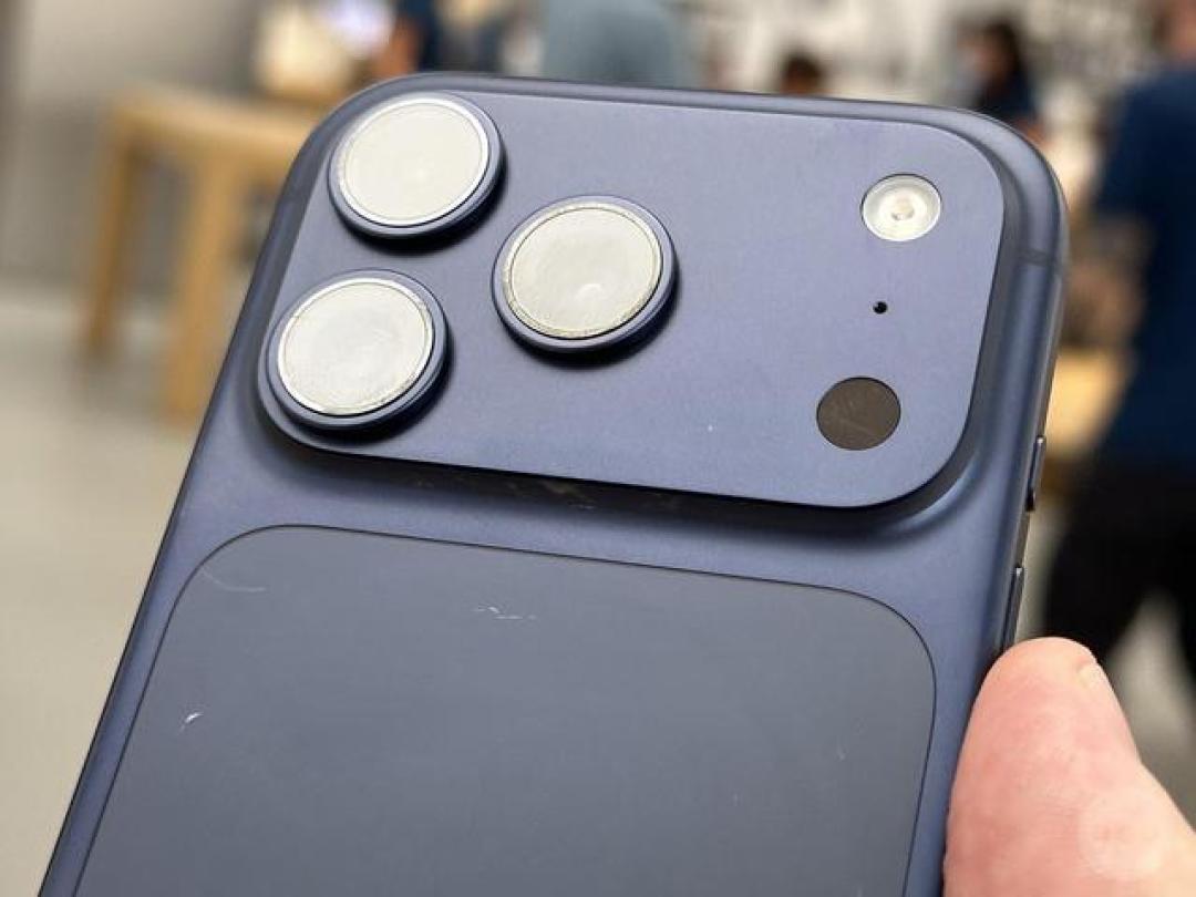 iPhone 17 Pro深蓝色机型深陷"掉漆门":铝合金材质成散热升级隐患?