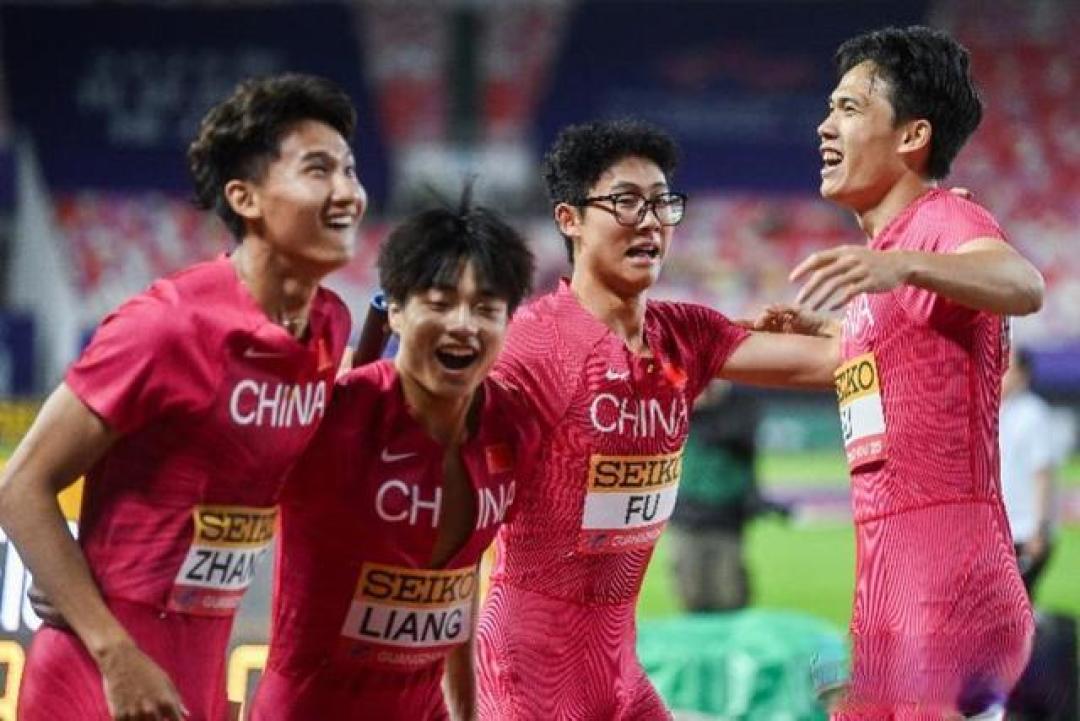 中国男子4x400米接力创历史！雨中逆袭破纪录首获世锦赛正赛资格