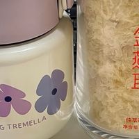 保温杯焖金燕耳的秋日养生法