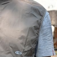 夏日叠穿新选择——蓝歧NothommeBLUE透气立领马甲体验