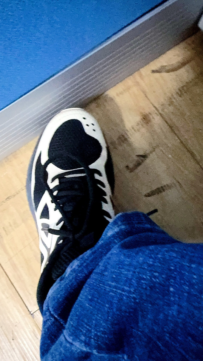 跑鞋