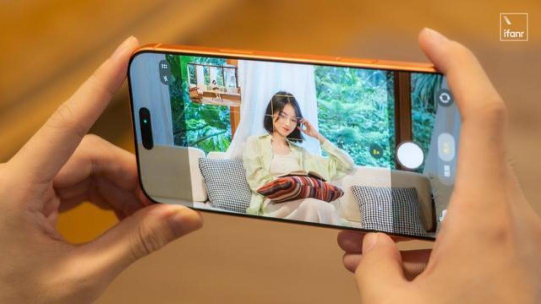 iPhone 17全球首拆实测:高刷屏真香警告,铝合金边框成热议焦点
