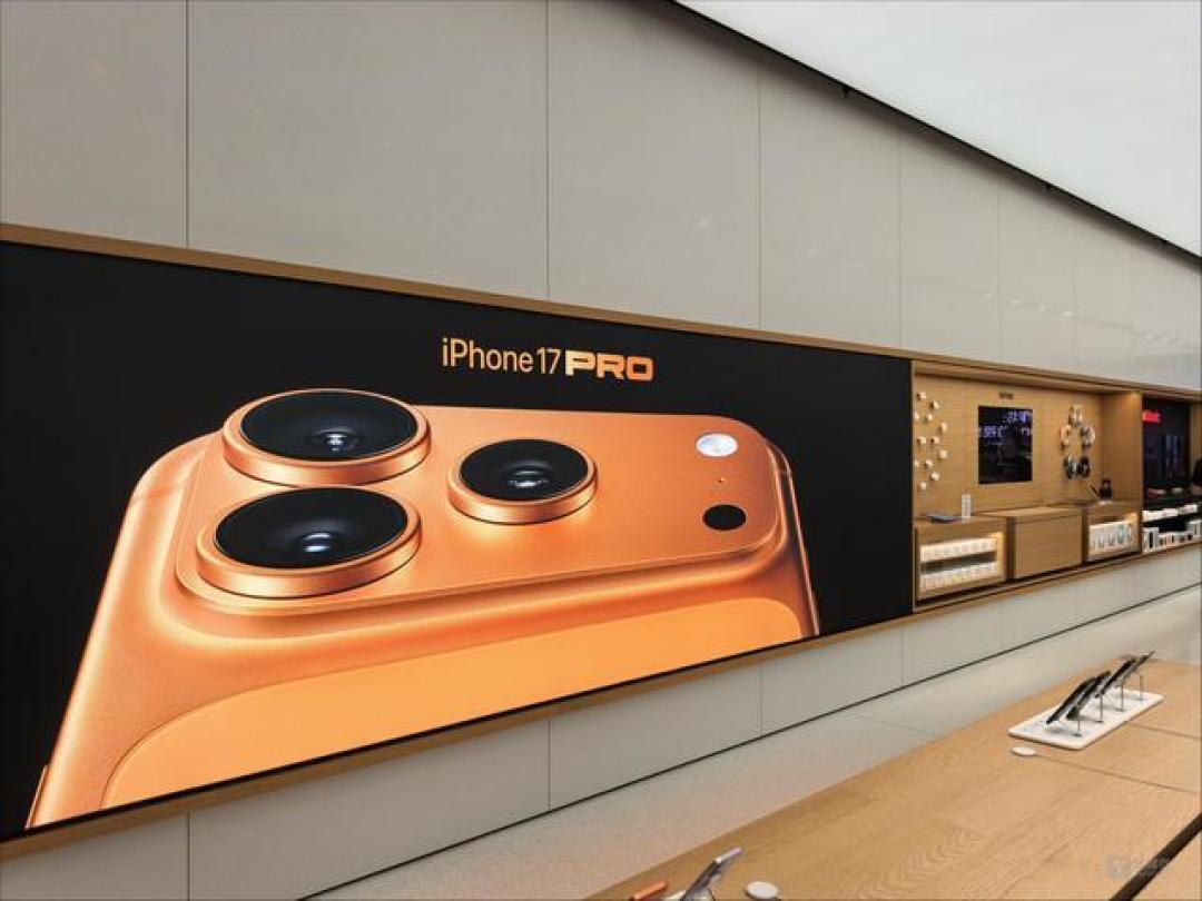 iPhone 17首销战报出炉:标准版逆袭、开箱争议与实测翻车全解析
