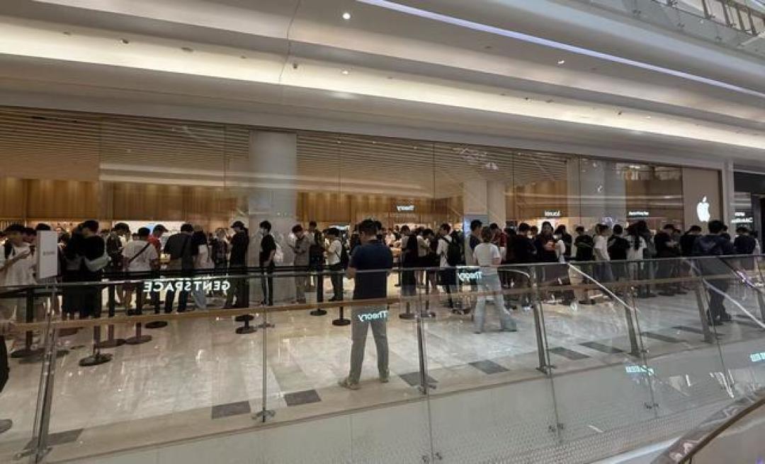 iPhone 17首销战报出炉：标准版逆袭、开箱争议与实测翻车全解析