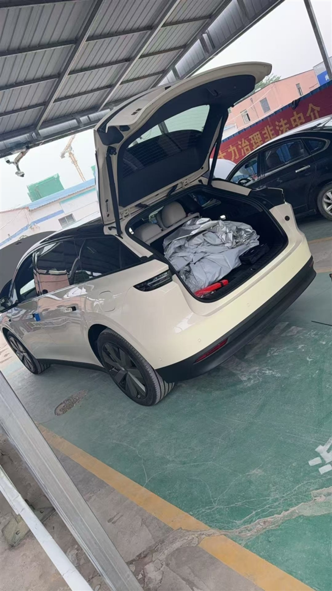 理想i6后驱实车首曝：这一功能配置i8车主羡慕极了