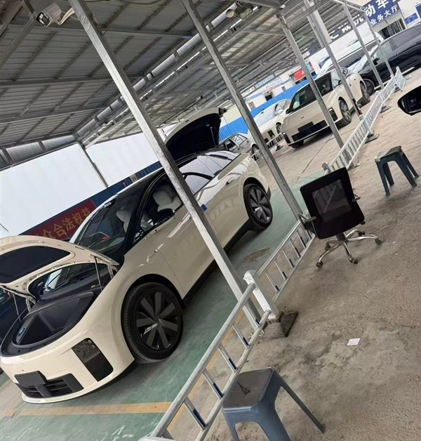 理想i6后驱实车首曝：这一功能配置i8车主羡慕极了