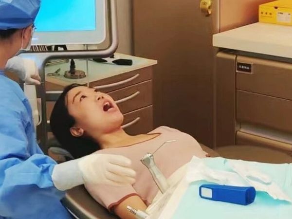 月入8千，花10万去看牙...