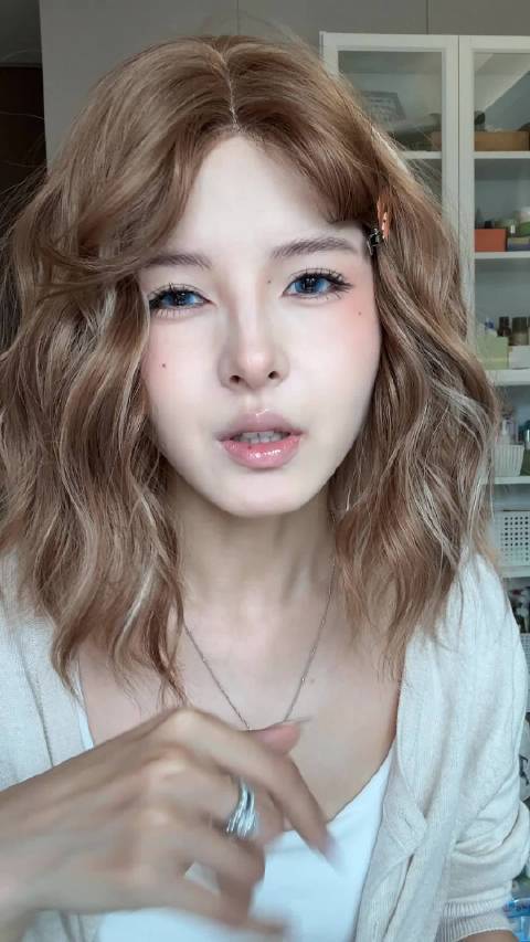 #彩妆产品##微博美妆大赛##彩妆产品#  传家宝第十期来啦！这次挖到的都是量大又好用的宝藏彩妆～ 粉质细腻不飞粉，性价比拉满，学生党和贫民窟女孩闭眼冲！你们最近挖到什么宝藏彩妆？快来评论区分享～ M