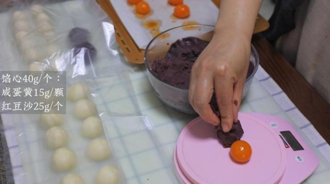家庭烘焙蛋黄酥全攻略:从开酥技巧到保存秘笈,手把手教你做出层层酥脆