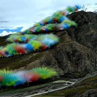 喜马拉雅山脉烟花秀引争议：距离水体仅30米，残留恐伤“亚洲水塔”