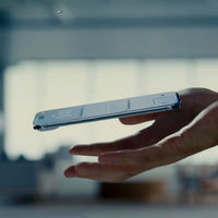 iPhone Air抗弯不耐摔，苹果手机逃不过带壳命运