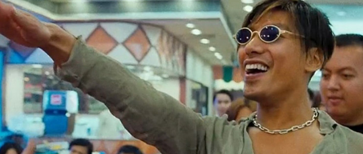 古惑仔里的狠角色乌鸦哥现在满头白发倒是不影响他还是帅炸