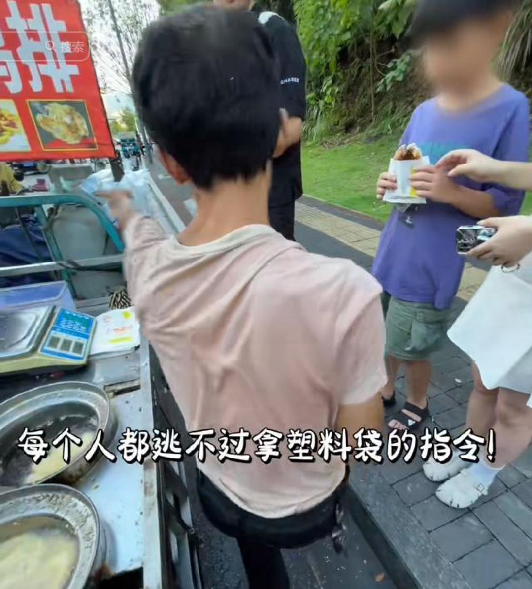 景德镇三轮车上的商战密码:鸡排主理人如何用3元定价撬动校园经济