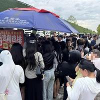 夜市油锅鏖战16小时：日均2000块鸡排难求背后的烟火经济学