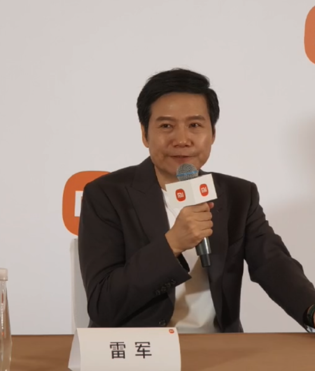 雷军：致敬行业先驱 共促新能源汽车合作共赢