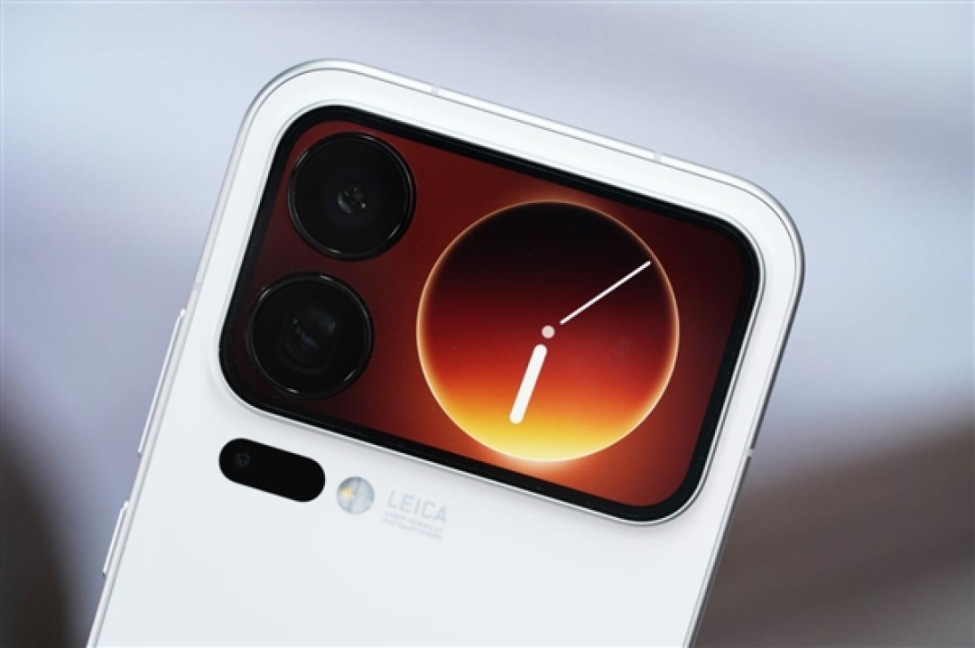 多一块屏对标iPhone 17 Pro Max!小米17 Pro Max图赏