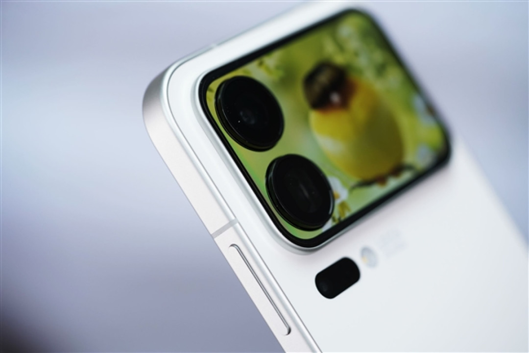 多一块屏对标iPhone 17 Pro Max!小米17 Pro Max图赏