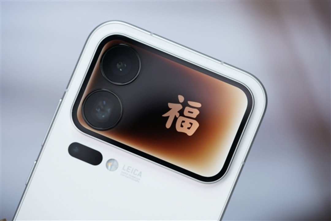多一块屏对标iPhone 17 Pro Max!小米17 Pro Max图赏