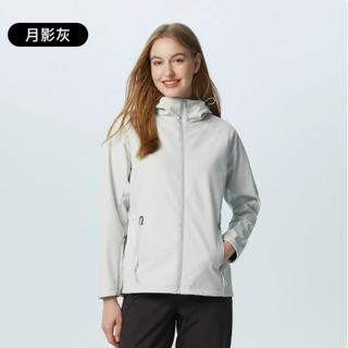 谁懂啊！这件软壳衣把「户外硬核」和「日常好看」焊在一起了👌