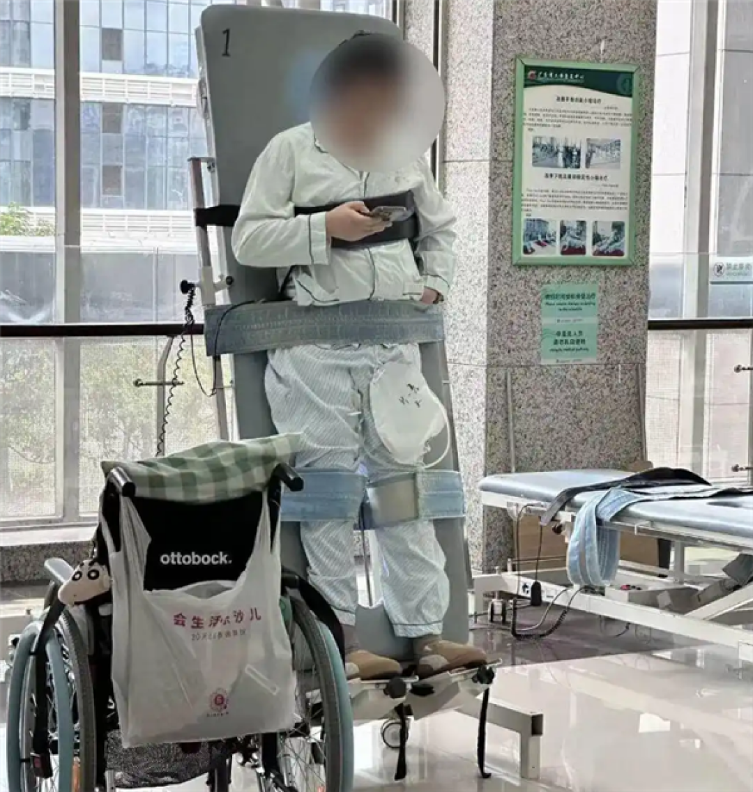 小伙学冲浪闪了腰致截瘫:确诊罕见病“冲浪者脊髓病”