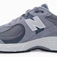 New Balance 2002系列童鞋：复古与实用兼备