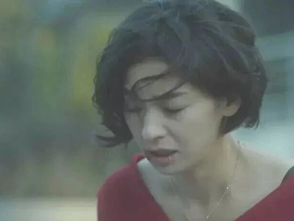 别再被 “女性独立” 骗了！《 绝叫 》 撕开日本平成女权溃败真相：经济一崩，所有特权都是泡沫