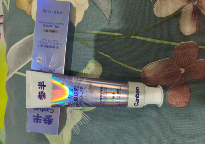 参半牙膏